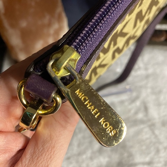 EUC Michael Kors Wristlet - Picture 2 of 5